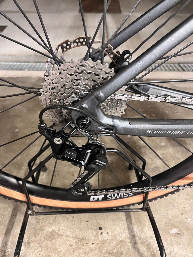 Focus ATLAS 6.7 2022 2022 Road & Gravel usato, Grigio chiaro — immagine 2 di 6