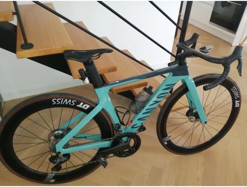 Canyon aeroad cf slx8 ultegra Custom Shimano Ultegra Di2 2023 Road & Gravel usato
