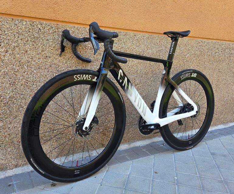 Käytetty Canyon Aeroad CF SLX 7 AXS S2 2026 2026 Road & Gravel — kuva 2 / 14