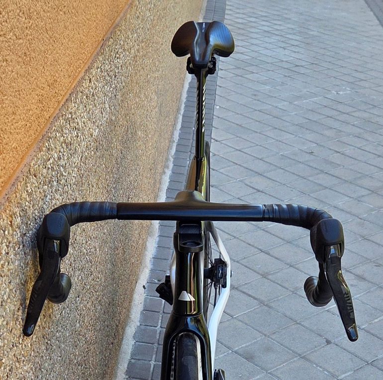 Käytetty Canyon Aeroad CF SLX 7 AXS S2 2026 2026 Road & Gravel — kuva 6 / 14