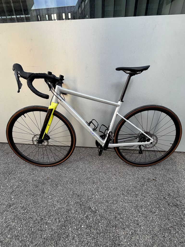 Gebrauchtes BMC URS AL TWO 2023 2023 Road & Gravel, Hellgrau — Bild 2 von 4