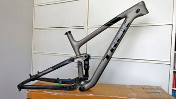 Brugt Trek Top Fuel 9.7 2018 Frameset 2018 Mountainbike — billede 7 af 16
