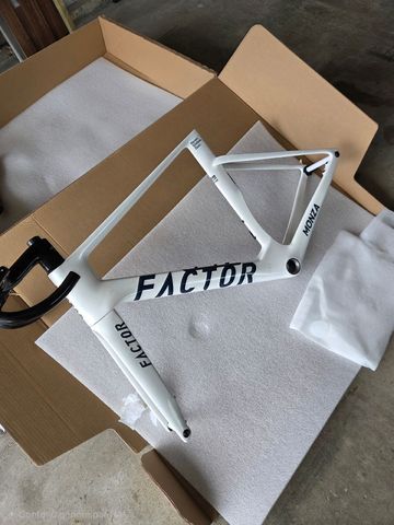 Použité Factor Custom SRAM Force eTap AXS 2026 Road & Gravel — obrázek 2 z 3