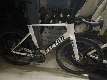 Použité Factor Custom SRAM Force eTap AXS 2026 Road & Gravel — obrázek 3 z 3