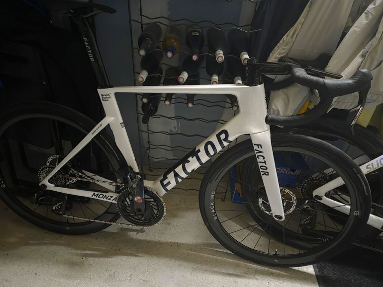 Použité Factor Custom SRAM Force eTap AXS 2026 Road & Gravel — obrázek 3 z 3