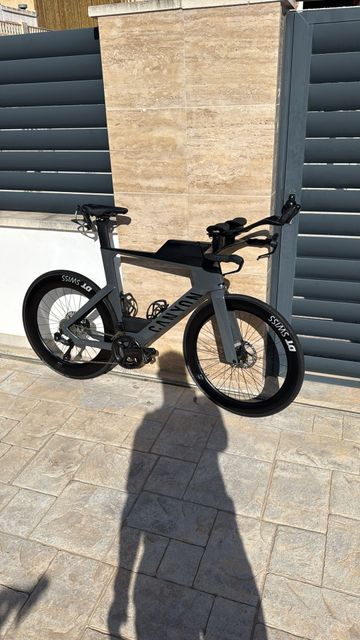 Canyon Speedmax CF 8 Di2 2024 2024 Road & Gravel usato, Grigio chiaro — immagine 1 di 3
