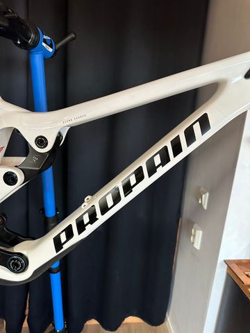 Used Propain Rage Frameset 2024 Mountainbike, White — image 3 of 14