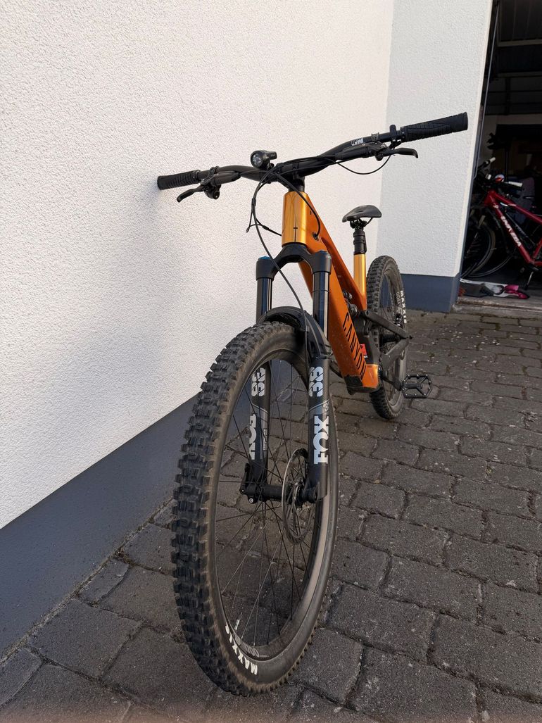Canyon Spectral:ONfly CF CLLCTV 2024 2024 Mountainbike usato, Arancione — immagine 5 di 6