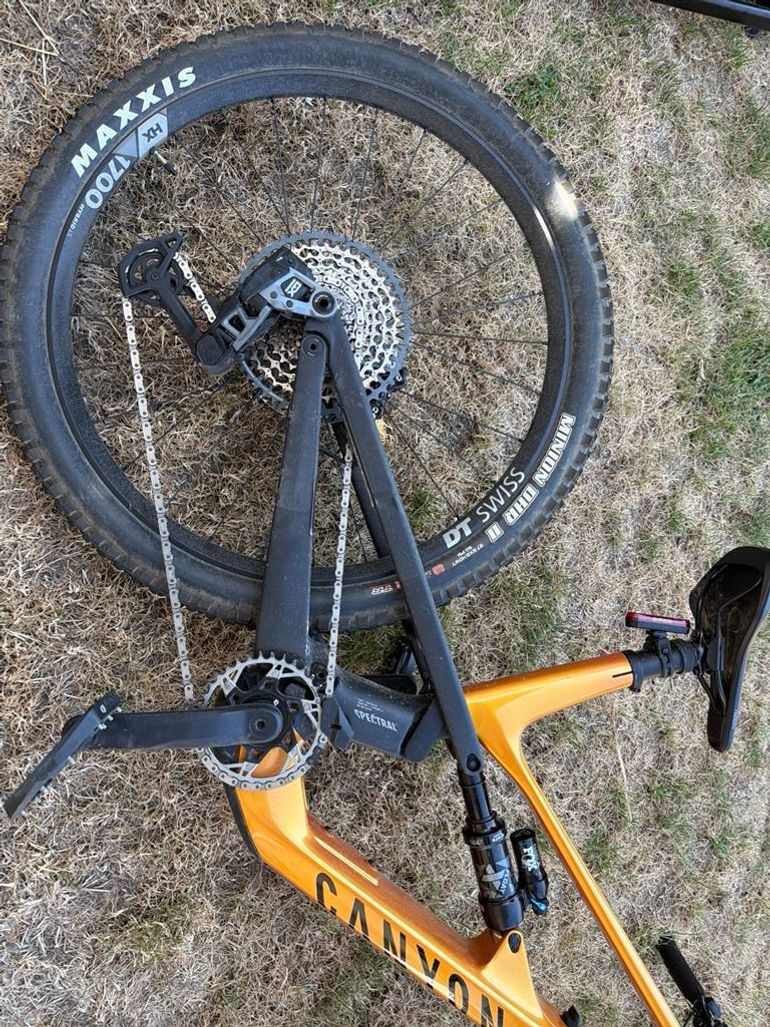 Canyon Spectral:ONfly CF CLLCTV 2024 2024 Mountainbike usato, Arancione — immagine 3 di 6
