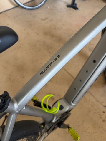 Used Trek Allant + 8S 2022 Urban, Light Gray — image 3 of 12