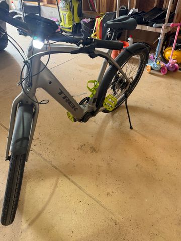 Used Trek Allant + 8S 2022 Urban, Light Gray — image 5 of 12