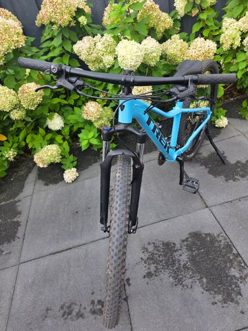 Used Trek Marlin 5 2022 2022 Mountainbike, Blue, 27.5, 26, 29 — image 4 of 17