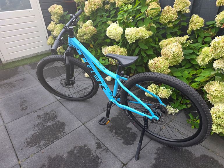 Used Trek Marlin 5 2022 2022 Mountainbike, Blue, 27.5, 26, 29 — image 2 of 17