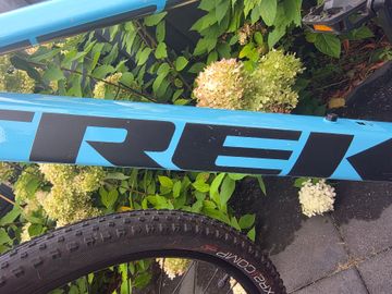 Used Trek Marlin 5 2022 2022 Mountainbike, Blue, 27.5, 26, 29 — image 13 of 17
