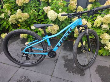 Used Trek Marlin 5 2022 2022 Mountainbike, Blue, 27.5, 26, 29 — image 1 of 17