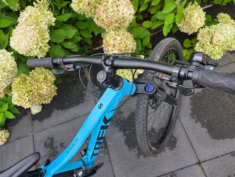 Used Trek Marlin 5 2022 2022 Mountainbike, Blue, 27.5, 26, 29 — image 16 of 17
