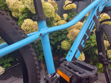 Used Trek Marlin 5 2022 2022 Mountainbike, Blue, 27.5, 26, 29 — image 6 of 17