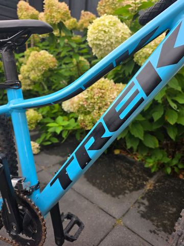 Used Trek Marlin 5 2022 2022 Mountainbike, Blue, 27.5, 26, 29 — image 5 of 17