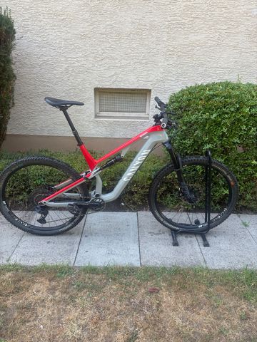 Gebrauchtes Canyon Neuron CF 8 2021 2021 Mountainbike, Hellgrau, 27.5, 29 — Bild 1 von 13