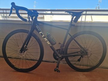CUBE ATTAIN RACE 2024 2024 Road & Gravel d'occasion — image 2 sur 5