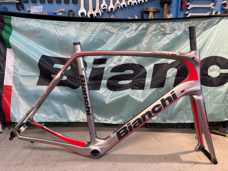 Bianchi Infinito CV Disc Q.R. NOS. NUOVO. Frameset 2016 Road & Gravel usato