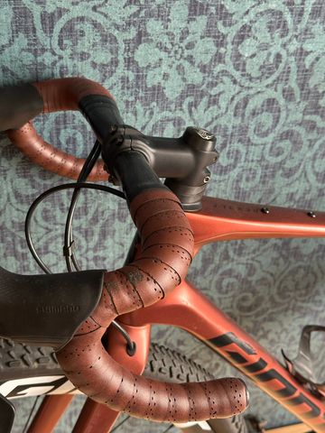 Giant Revolt Advanced 3 2022 2022 Road & Gravel d'occasion — image 9 sur 19