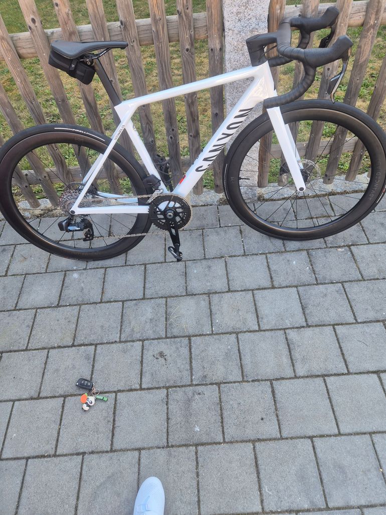 Used Canyon Ultimate CF7 2026 Road & Gravel, White — image 3 of 3