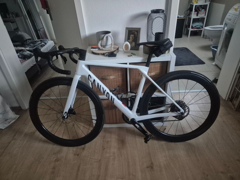 Used Canyon Ultimate CF7 2026 Road & Gravel, White — image 2 of 3
