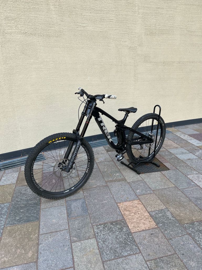 Used Trek Session 8 2025 2025 Mountainbike, Black, 29 — image 2 of 12