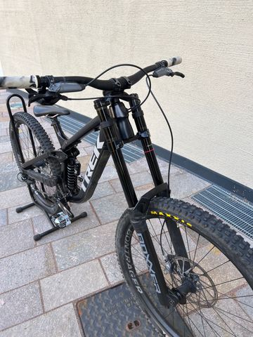 Used Trek Session 8 2025 2025 Mountainbike, Black, 29 — image 9 of 12