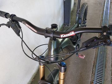 Used Giant Reign E+ 0 2022 2022 Mountainbike, Green, 29 — image 3 of 6