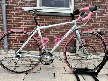 Used Trek 1.2 WSD 2009 2009 Road & Gravel, White — image 2 of 8