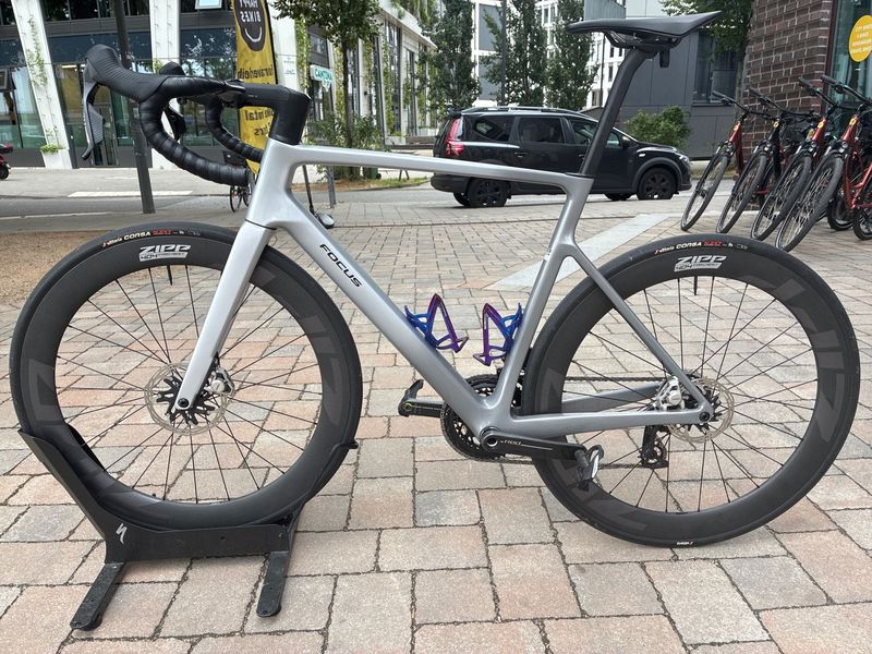 Used Focus Izalco SRAM Red ETap AXS 2025 2025 Road & Gravel