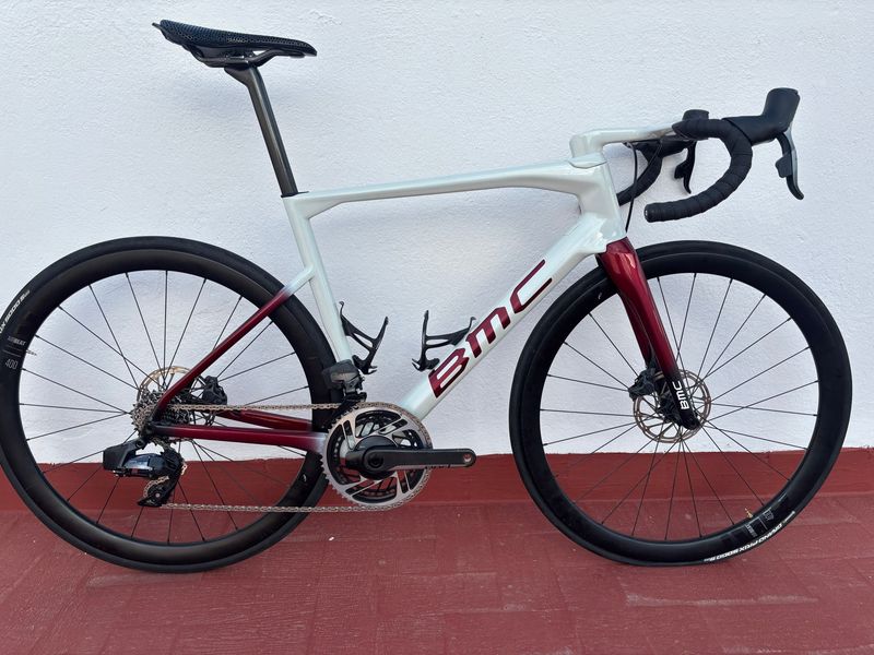 BMC Roadmachine 01 THREE 2019 2019 Road & Gravel usato
