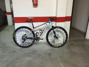 Used CUBE Elite Shimano Deore XT 2014 Mountainbike, White — image 1 of 3
