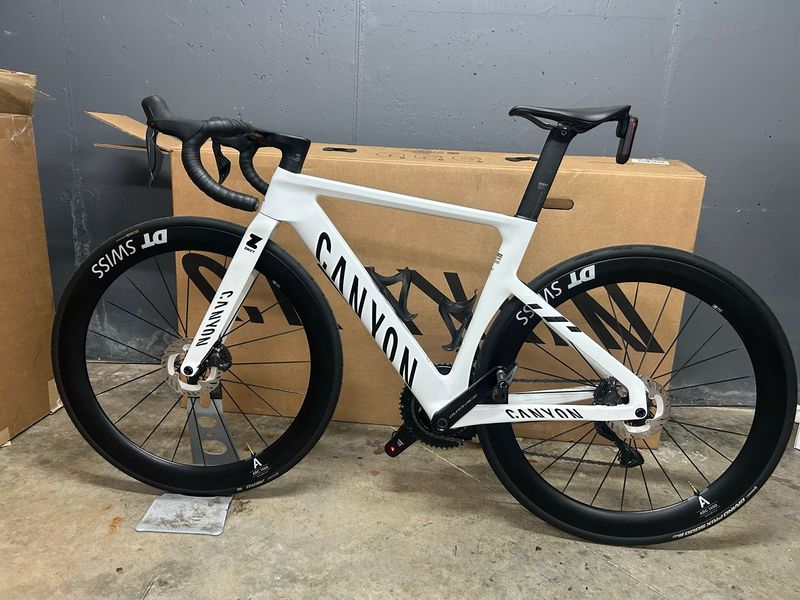 Canyon Aeroad CF SLX 8 Di2 2026 2026 Road & Gravel usato