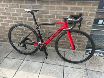 Gebrauchtes Canyon Ultimate CF SL 7 Di2 2023 2023 Road & Gravel, Rot — Bild 1 von 9
