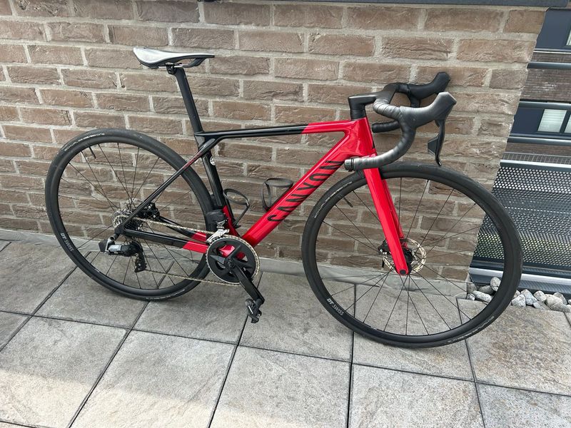 Canyon Ultimate CF SL 7 Di2 2023 2023 Road & Gravel usato