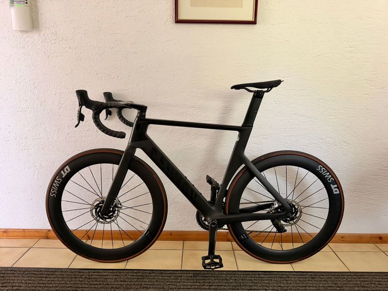 Used Canyon Aeroad CFR Disc eTap 2022 2022 Road & Gravel, Black — image 2 of 9