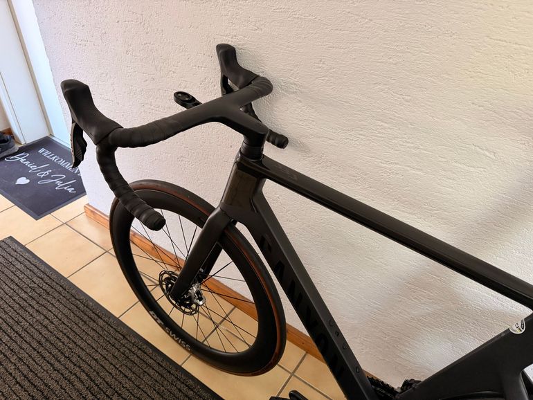 Used Canyon Aeroad CFR Disc eTap 2022 2022 Road & Gravel, Black — image 5 of 9