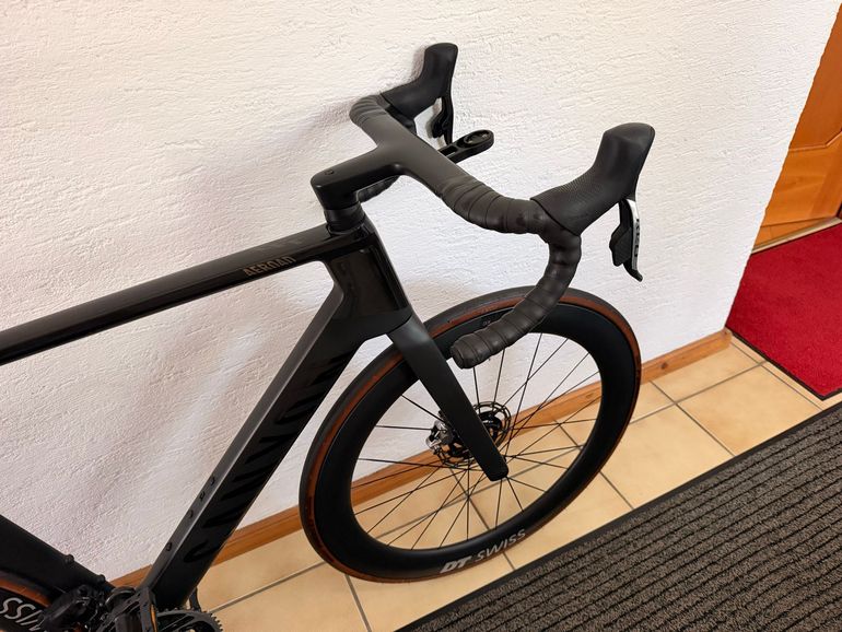 Used Canyon Aeroad CFR Disc eTap 2022 2022 Road & Gravel, Black — image 4 of 9