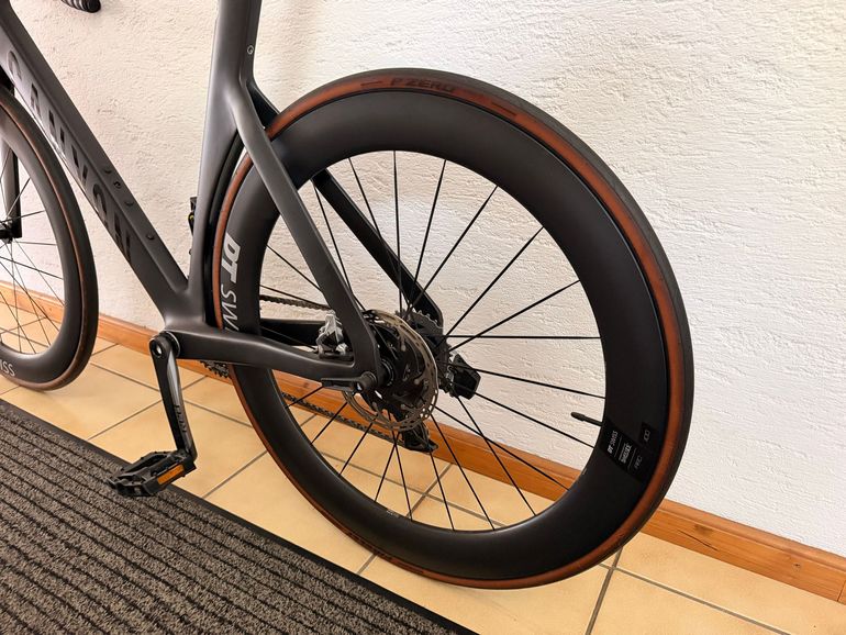 Used Canyon Aeroad CFR Disc eTap 2022 2022 Road & Gravel, Black — image 7 of 9