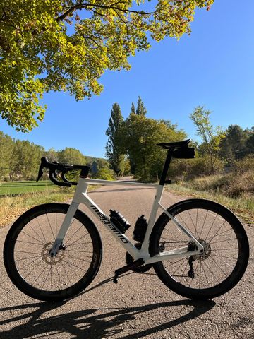 Gebrauchtes Megamo Pulse Shimano 105 Di2 2025 Road & Gravel, Weiß — Bild 1 von 3