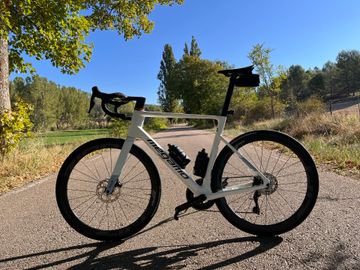 Gebrauchtes Megamo Pulse Shimano 105 Di2 2025 Road & Gravel, Weiß — Bild 2 von 3