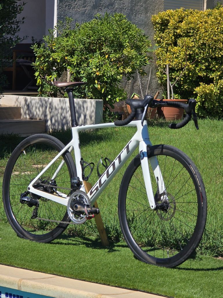 Tweedehands Scott Addict RC 10 2021 2021 Road & Gravel — afbeelding 2 van 4