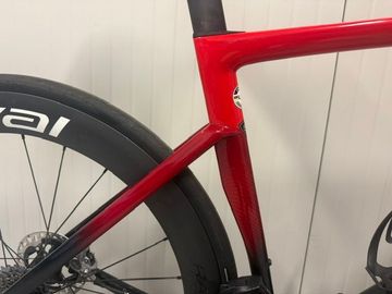 Używany Specialized Tarmac Frameset 2020 Road & Gravel — zdjęcie 7 z 9