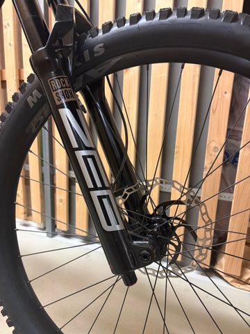 Gebrauchtes Orbea WILD H10 2023 2023 Mountainbike, Hellgrau, 29 — Bild 4 von 16