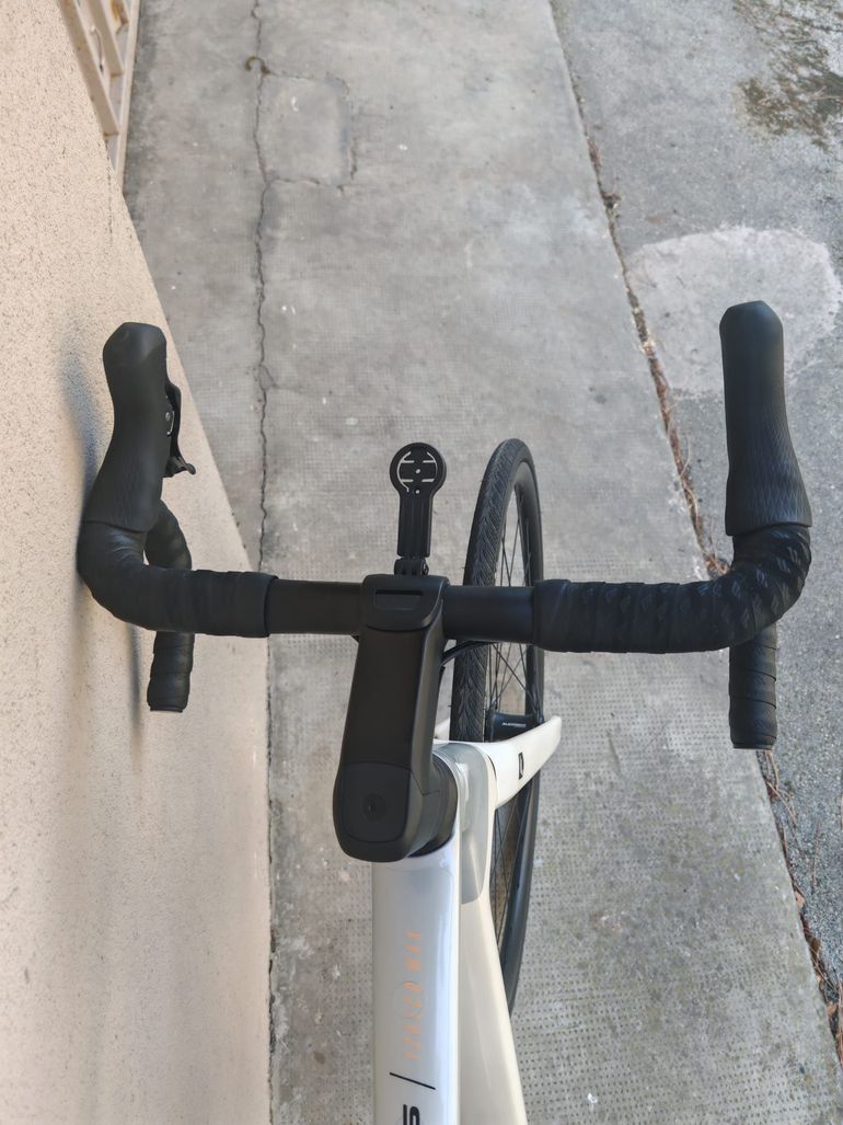 Gebrauchtes Focus IZALCO MAX 8.7 2024 2024 Road & Gravel, Weiß — Bild 2 von 10