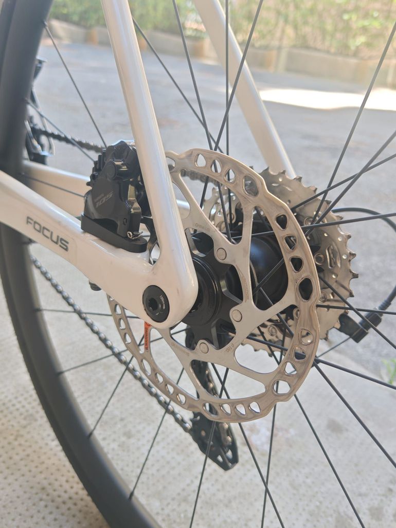 Gebrauchtes Focus IZALCO MAX 8.7 2024 2024 Road & Gravel, Weiß — Bild 9 von 10