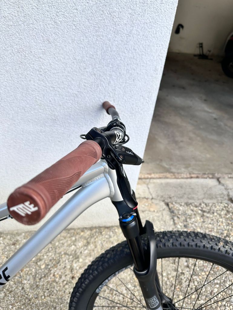 Used Rose The Bruce 2 2024 2024 Mountainbike, Light Gray, 26 — image 3 of 4